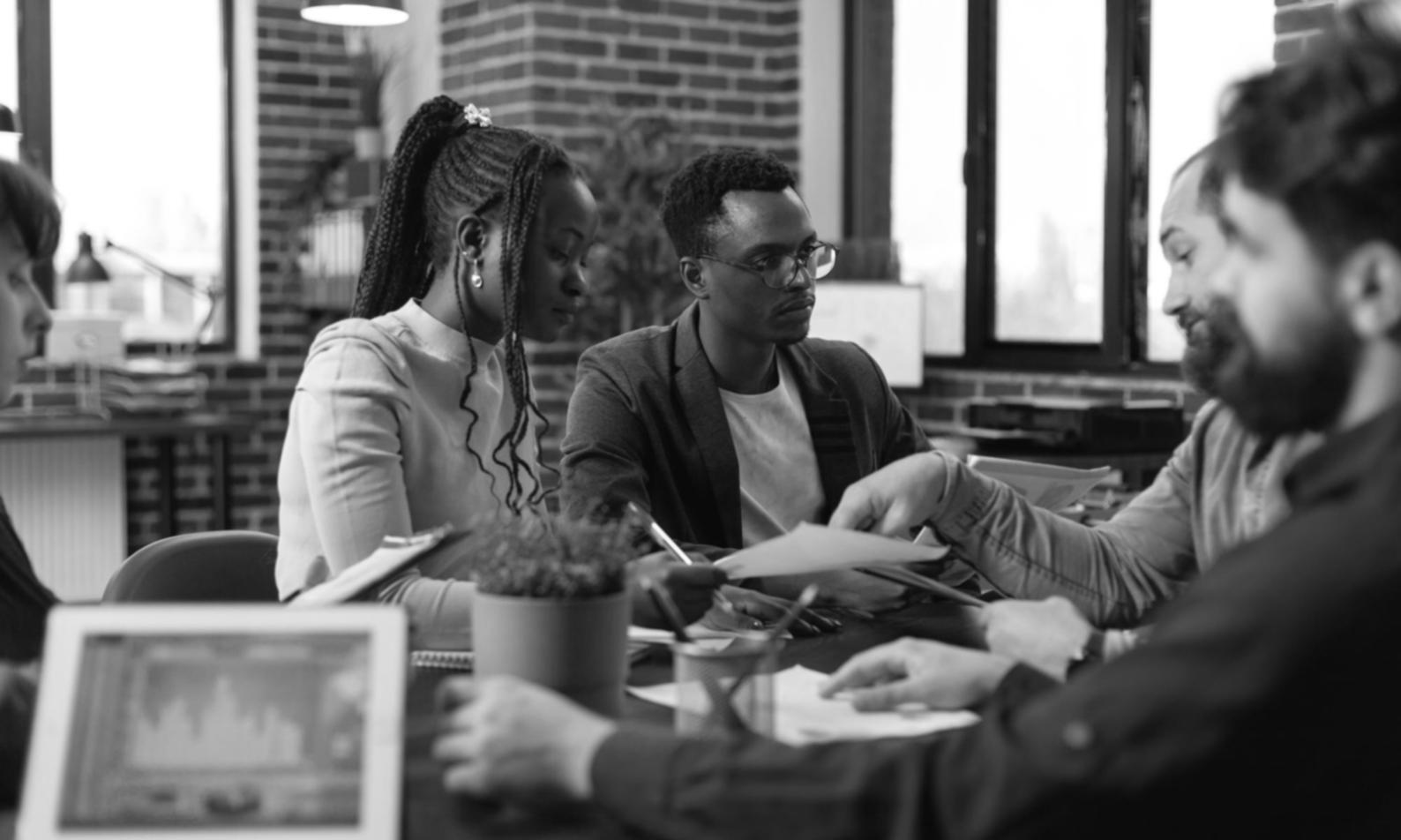 Unser Team arbeitet zusammen an innovativen Lernlösungen